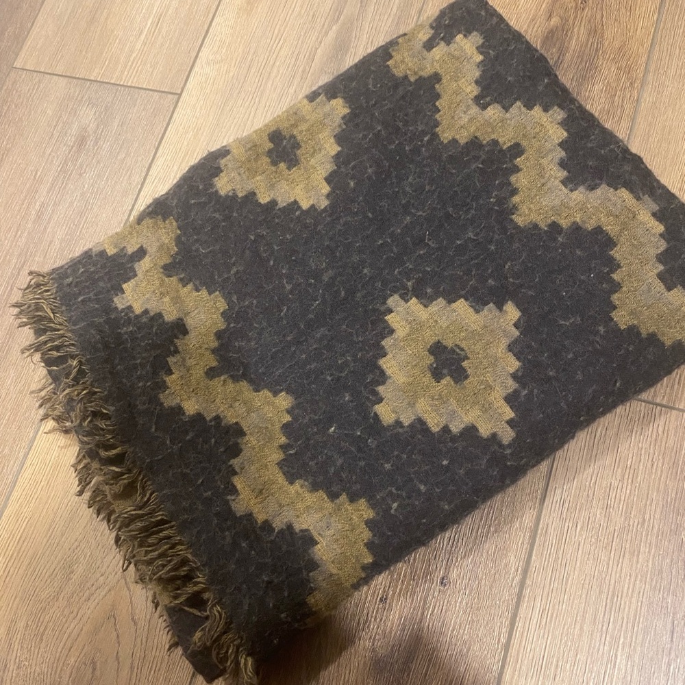 Diamond Mosaic Blanket Scarf